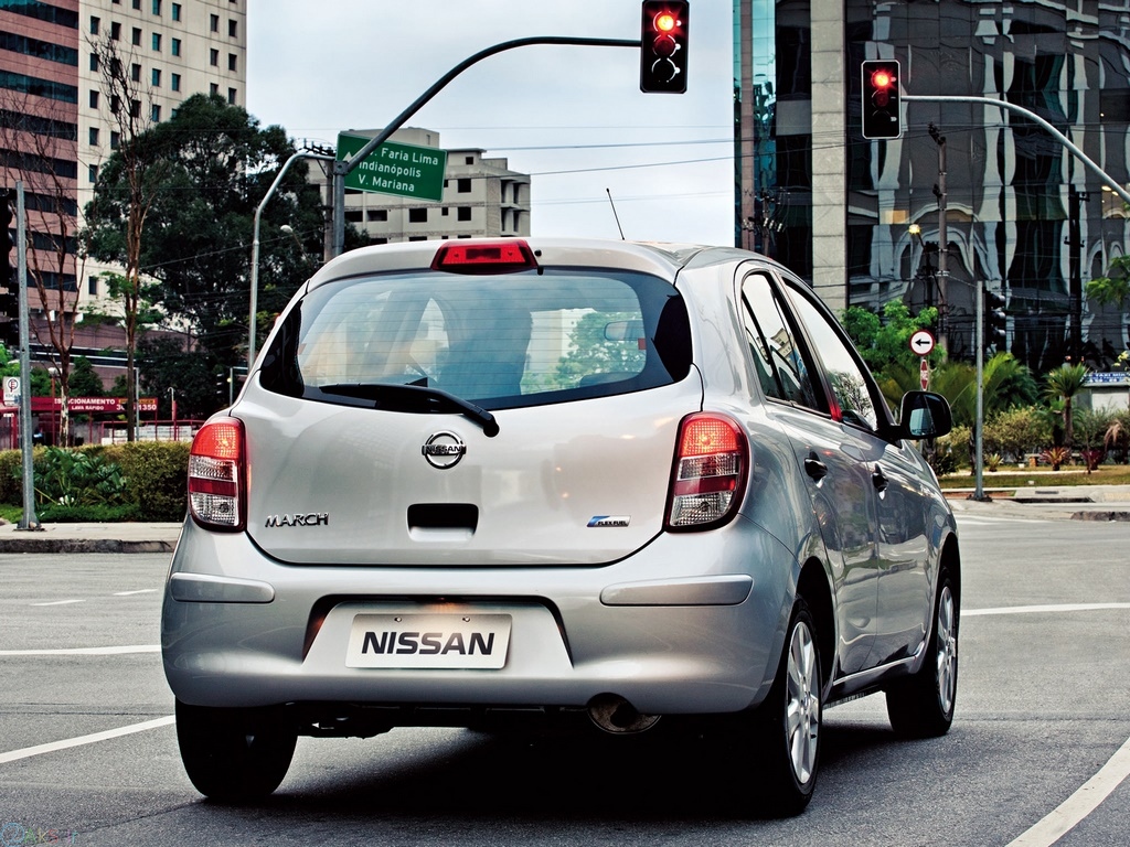 Nissan March 8